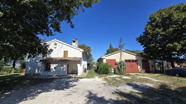 casa indipendente in vendita a Pollenza