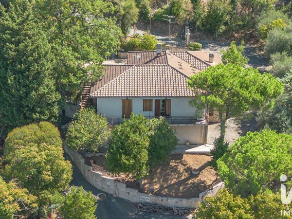 casa indipendente in vendita a Pollenza