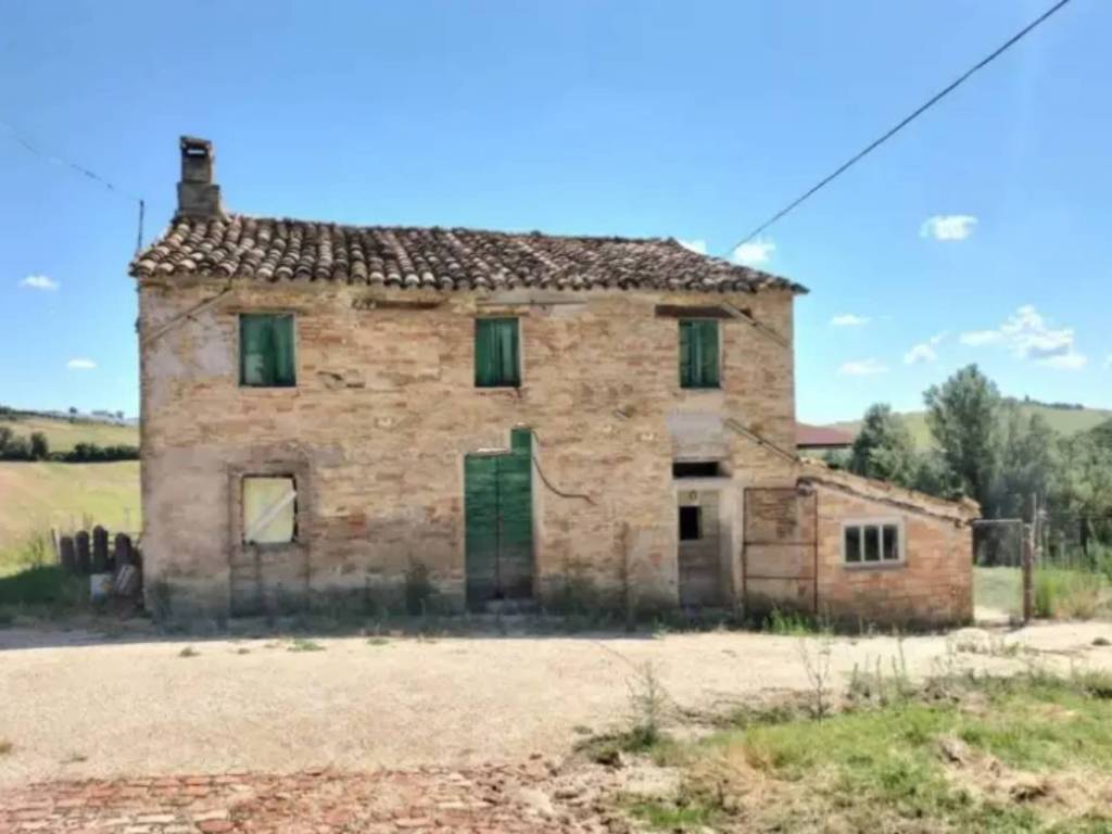 casa indipendente in vendita a Pollenza