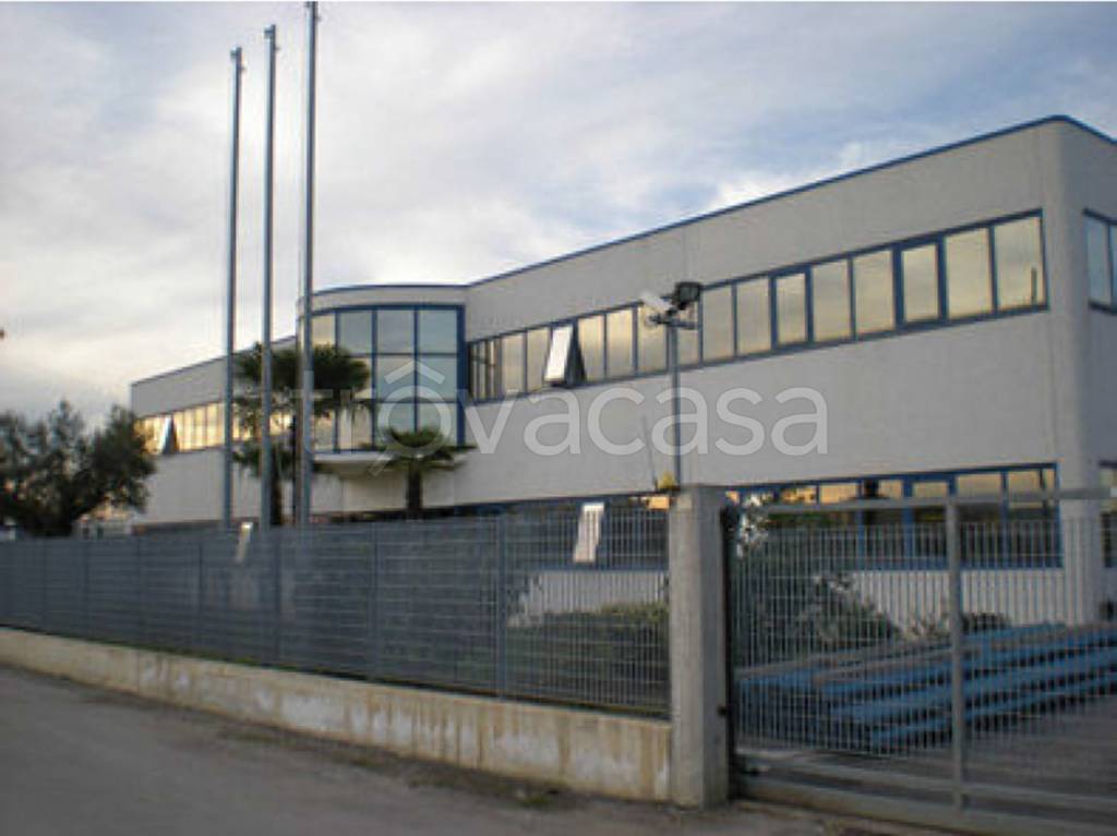 capannone in vendita a Porto Recanati