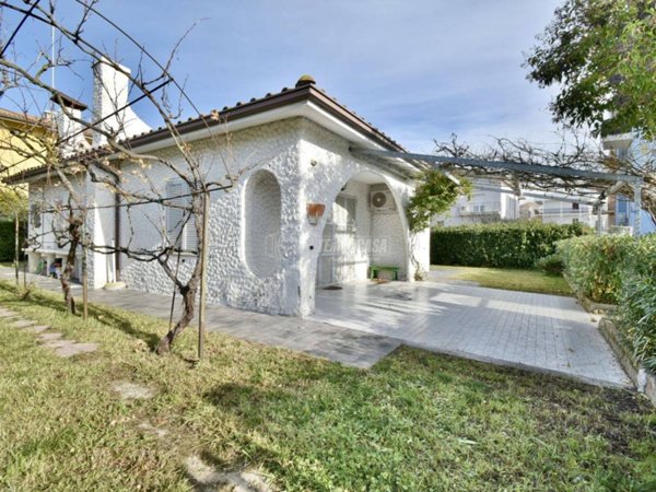 casa indipendente in vendita a Porto Recanati