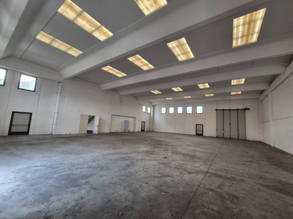 locale commerciale in vendita a Porto Recanati