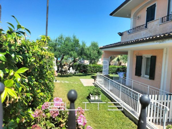 casa indipendente in vendita a Porto Recanati