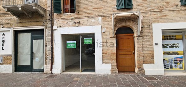 locale commerciale in vendita a Porto Recanati