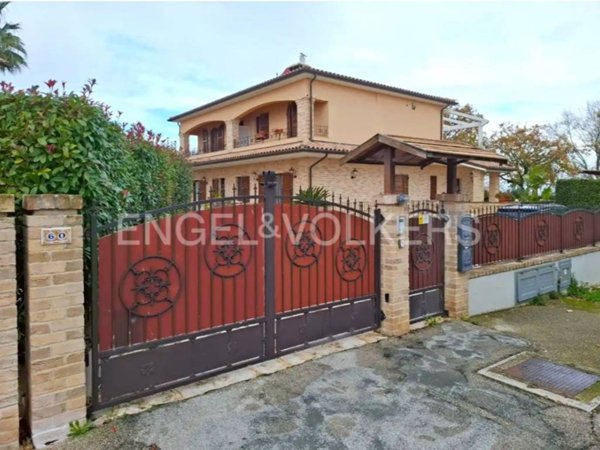 casa indipendente in vendita a Porto Recanati