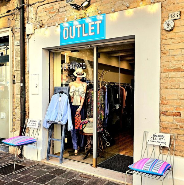 locale commerciale in vendita a Porto Recanati