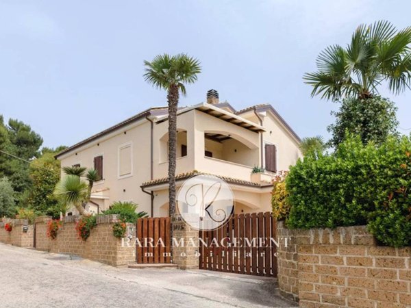 casa indipendente in vendita a Porto Recanati