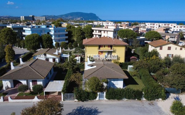 casa indipendente in vendita a Porto Recanati