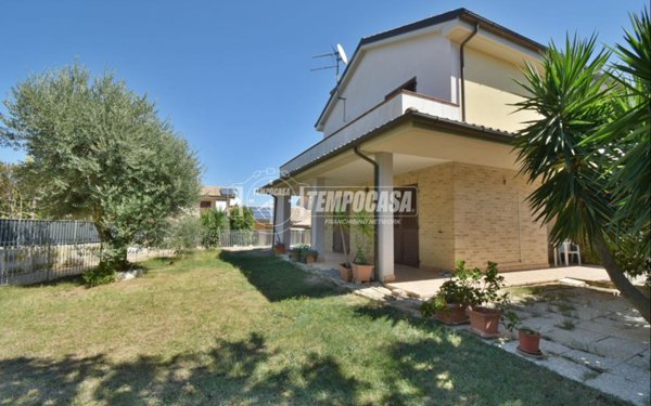 casa indipendente in vendita a Porto Recanati
