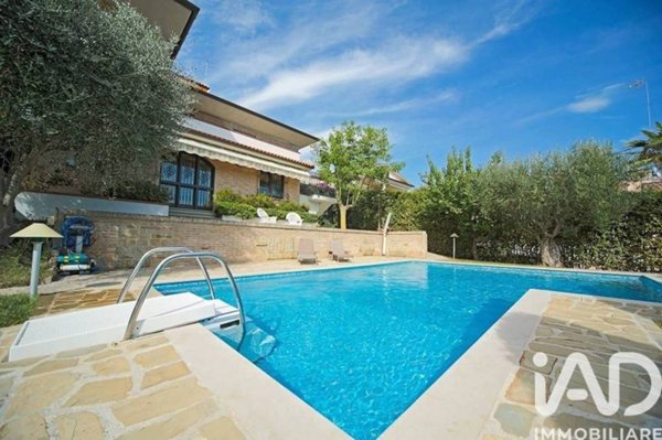 casa indipendente in vendita a Porto Recanati