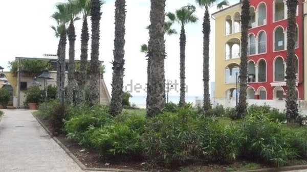 locale commerciale in vendita a Porto Recanati