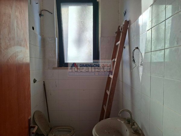 locale commerciale in vendita a Porto Recanati