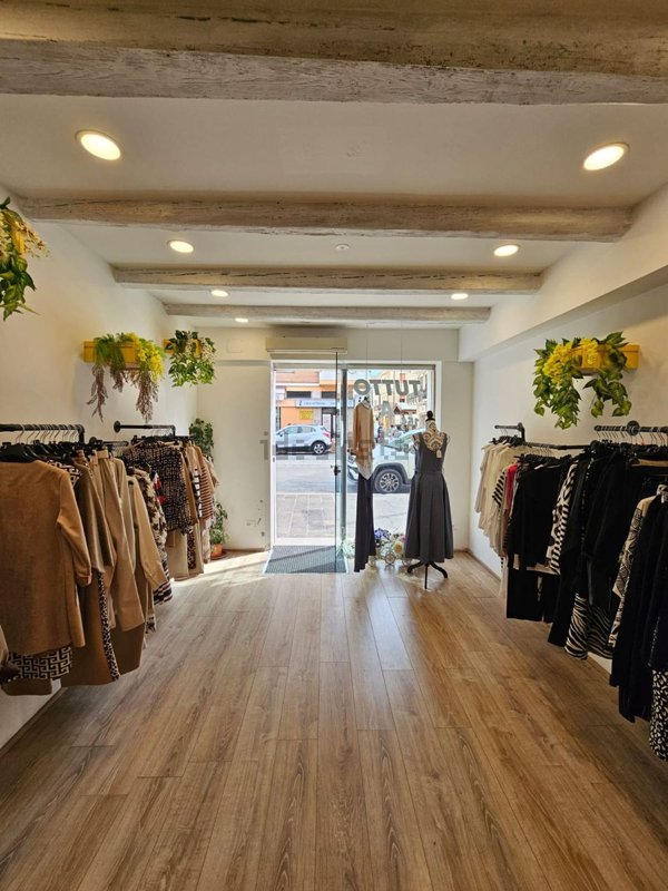 locale commerciale in vendita a Porto Recanati