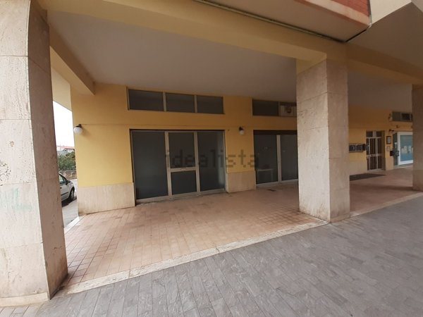 locale commerciale in vendita a Porto Recanati