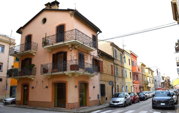 pentavano in vendita a Porto Recanati