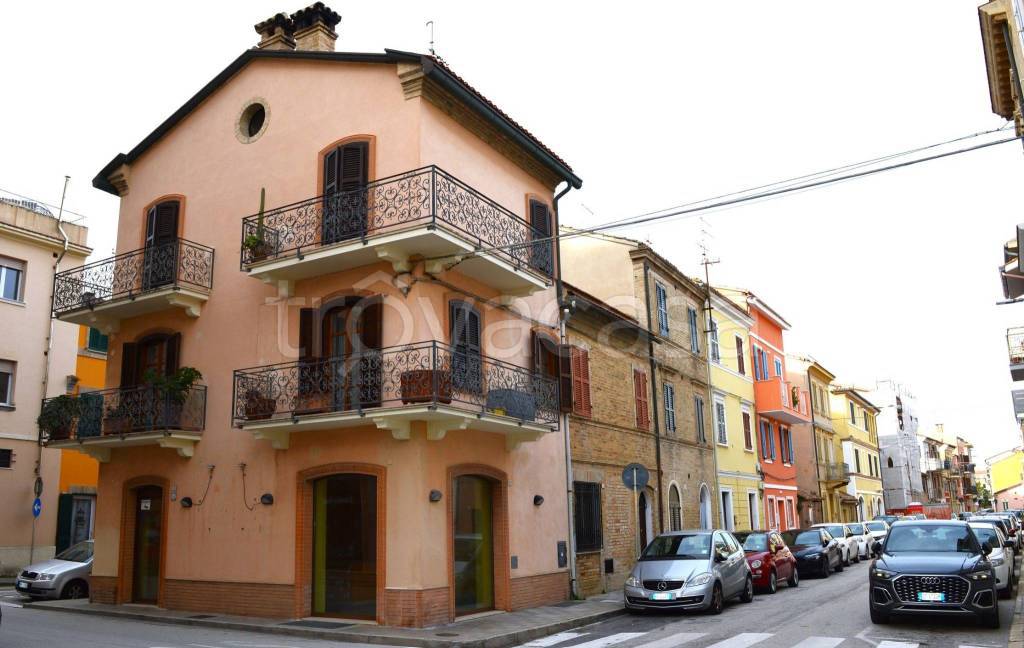 casa indipendente in vendita a Porto Recanati