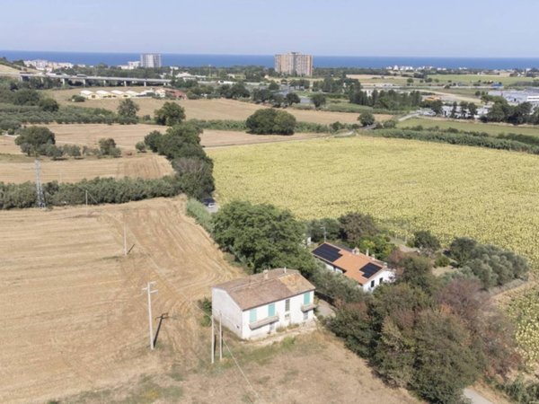 casa indipendente in vendita a Porto Recanati