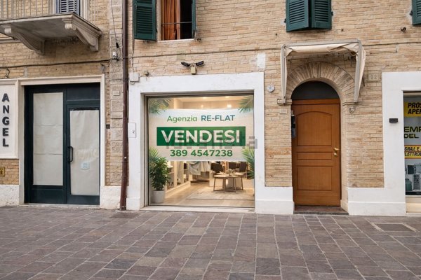 locale commerciale in vendita a Porto Recanati