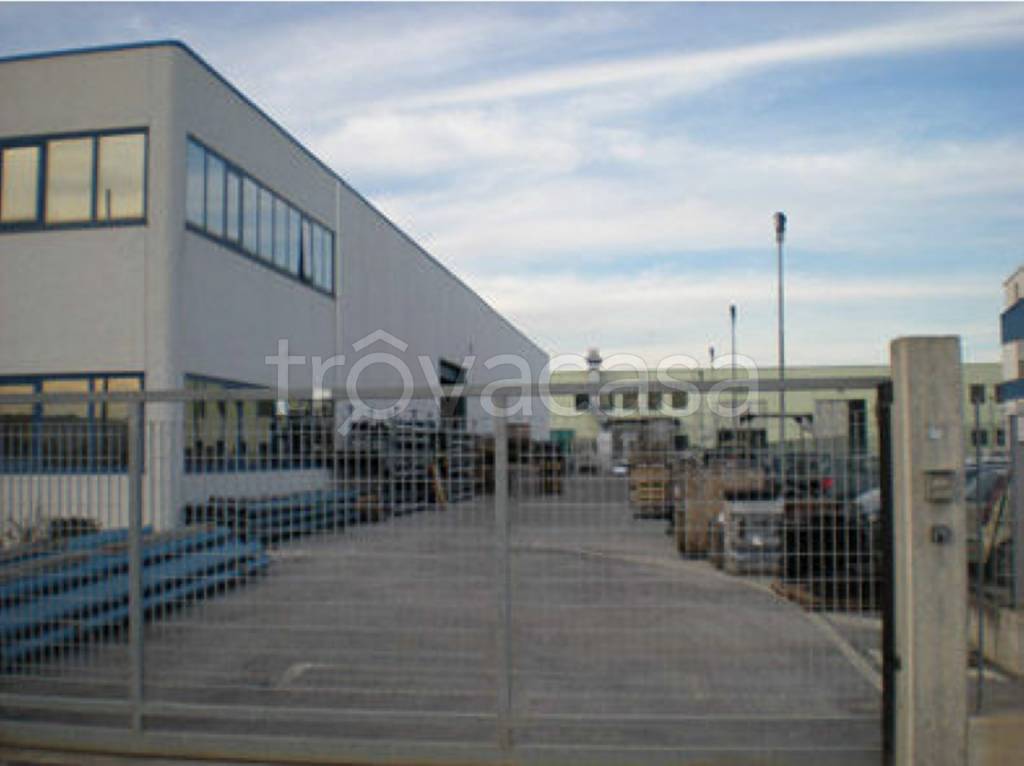 locale commerciale in vendita a Porto Recanati