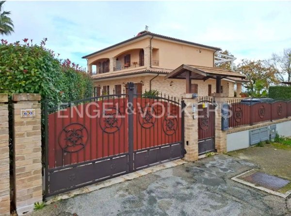 casa indipendente in vendita a Porto Recanati