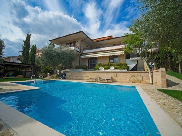 casa indipendente in vendita a Porto Recanati