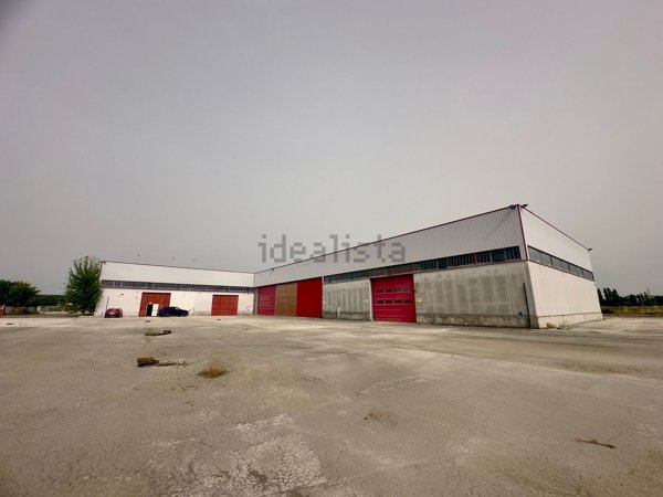 locale commerciale in vendita a Porto Recanati