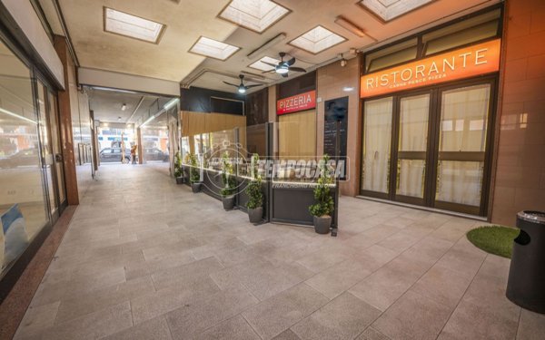 locale commerciale in vendita a Porto Recanati