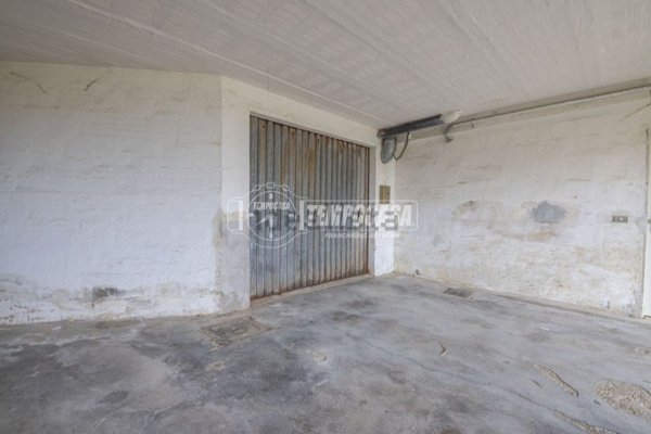 locale di sgombero in vendita a Potenza Picena in zona Porto Potenza Picena