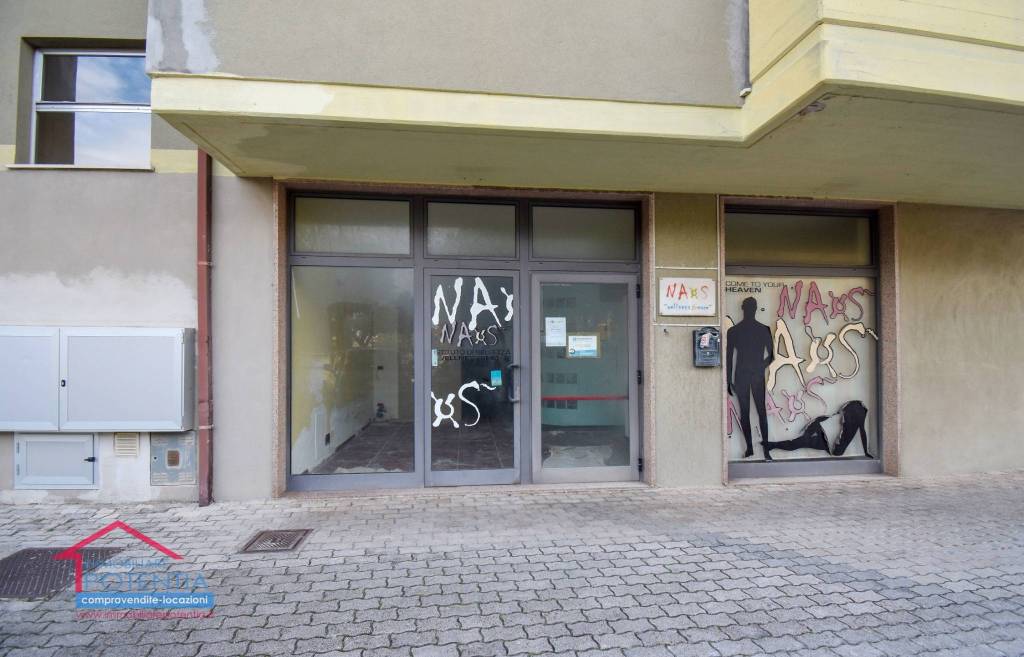 negozio in vendita a Potenza Picena in zona Porto Potenza Picena