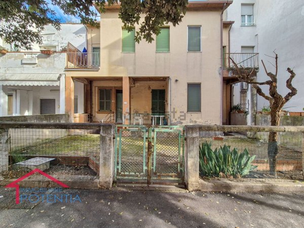 casa indipendente in vendita a Potenza Picena in zona Porto Potenza Picena