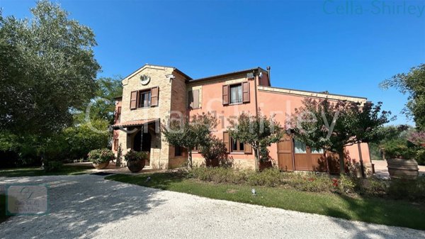 casa indipendente in vendita a Potenza Picena