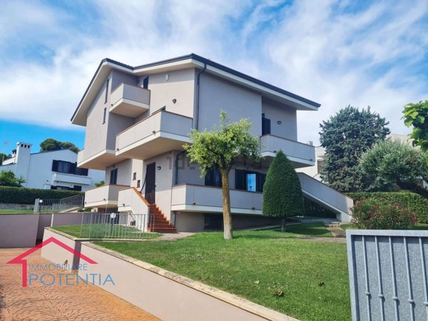 casa indipendente in vendita a Potenza Picena
