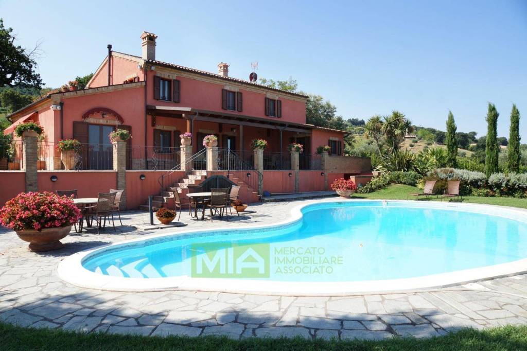 casa indipendente in vendita a Potenza Picena