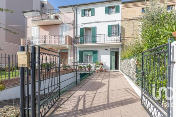 casa indipendente in vendita a Potenza Picena in zona Porto Potenza Picena