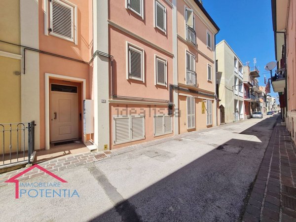appartamento in vendita a Potenza Picena in zona Porto Potenza Picena