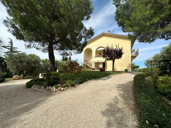 casa indipendente in vendita a Potenza Picena