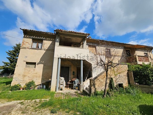 pentavano in vendita a Potenza Picena in zona San Girio