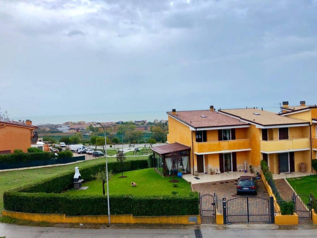 casa indipendente in vendita a Potenza Picena in zona Porto Potenza Picena