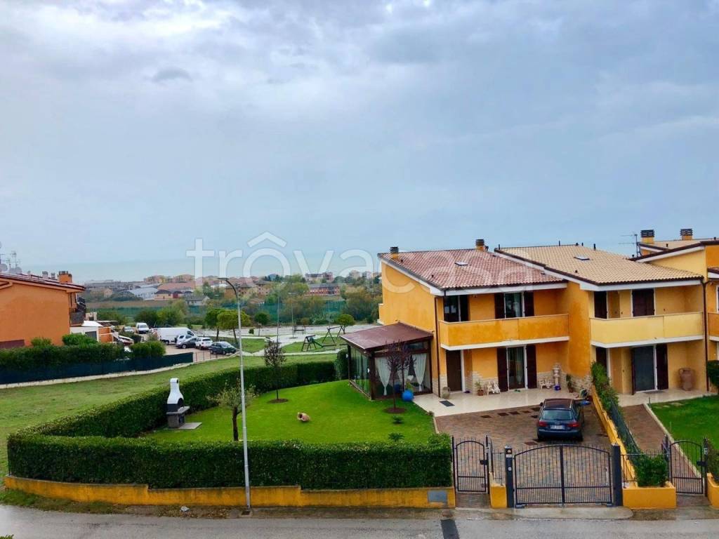 casa indipendente in vendita a Potenza Picena in zona Porto Potenza Picena