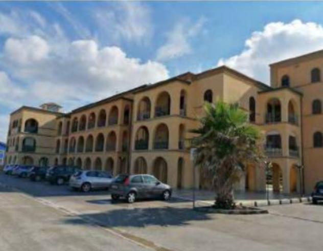 locale commerciale in vendita a Potenza Picena