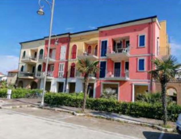 locale commerciale in vendita a Potenza Picena