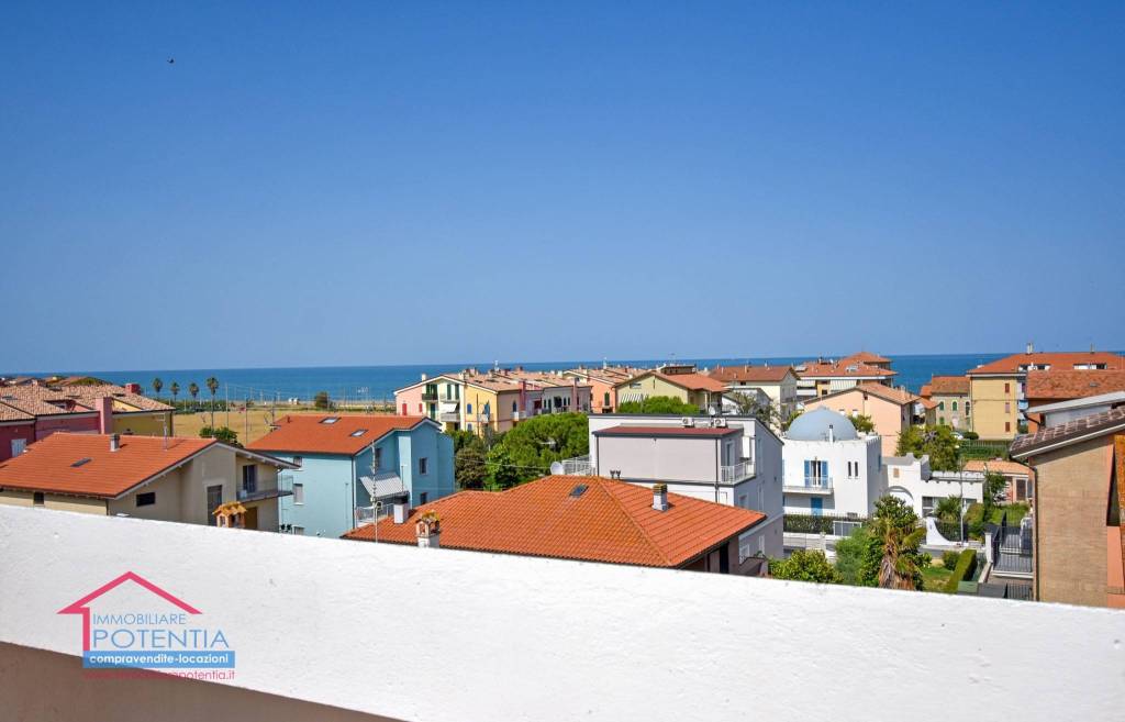 appartamento in vendita a Potenza Picena in zona Porto Potenza Picena