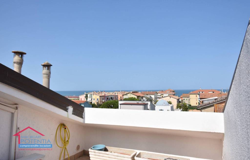 appartamento in vendita a Potenza Picena in zona Porto Potenza Picena