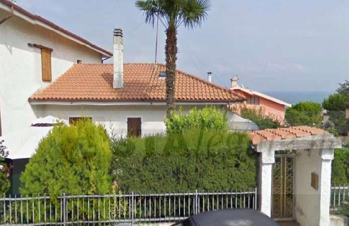 casa indipendente in vendita a Potenza Picena in zona Porto Potenza Picena