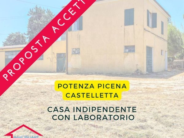 casa indipendente in vendita a Potenza Picena in zona Porto Potenza Picena