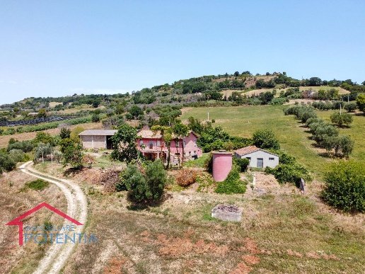 casale in vendita a Potenza Picena in zona Porto Potenza Picena