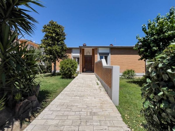 casa indipendente in vendita a Potenza Picena in zona Porto Potenza Picena