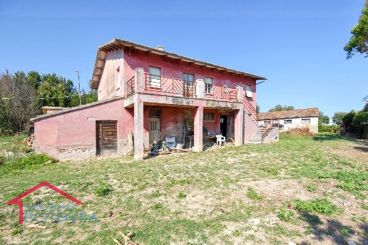casale in vendita a Potenza Picena in zona Porto Potenza Picena