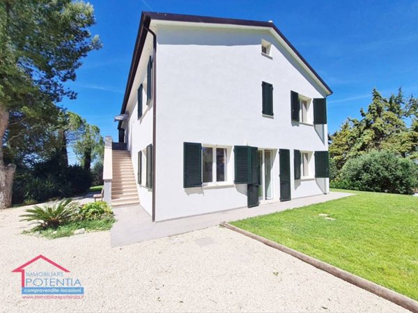 casa indipendente in vendita a Potenza Picena