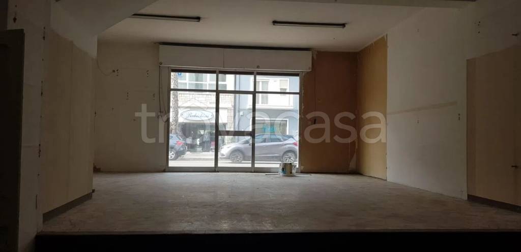 negozio in vendita a Potenza Picena in zona Porto Potenza Picena